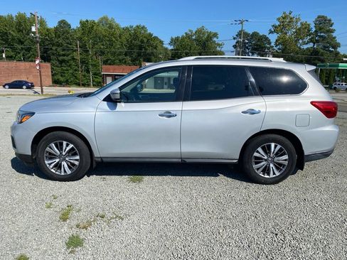 Used 2020 Nissan Pathfinder SV FWD image 6