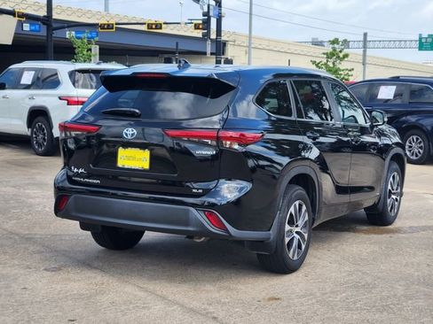 Used 2023 Toyota Highlander XLE AWD/4WD image 5