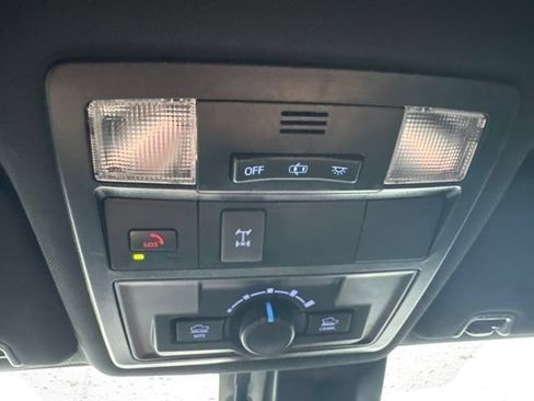 Used 2022 Toyota Tacoma TRD Off-Road AWD/4WD image 27