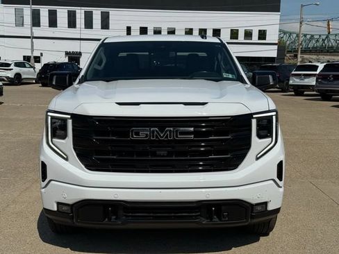 Used 2024 GMC Sierra 1500 Elevation w/ Elevation Premium Package AWD/4WD image 9