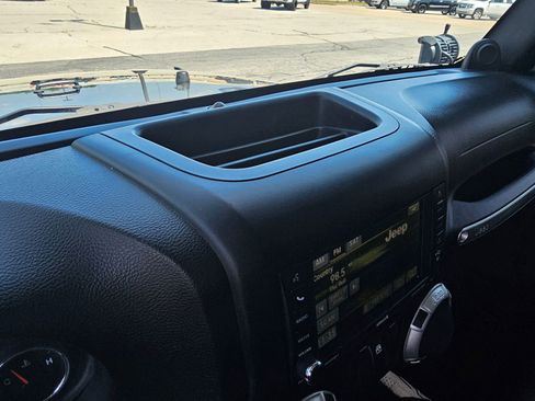 Used 2013 Jeep Wrangler Rubicon w/ PWR Convenience Group AWD/4WD image 17