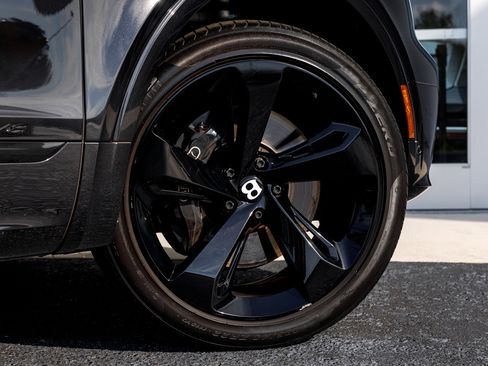 Used 2022 Bentley Bentayga image 21