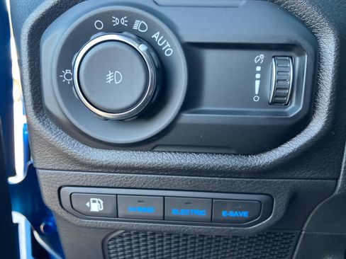 Used 2024 Jeep Wrangler Unlimited w/ Convenience Group image 14