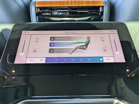 Used 2022 Jeep Grand Wagoneer Series III w/ Rear Seat Video Group 1 image 19