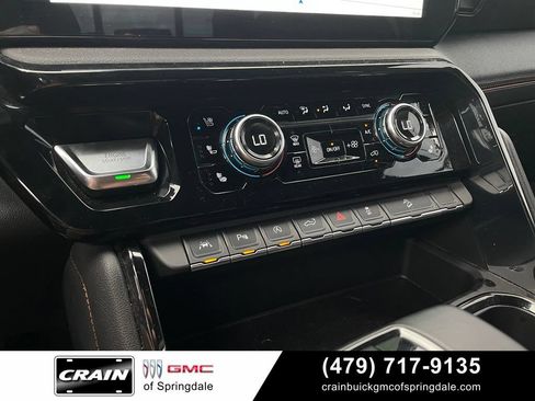 Used 2025 GMC Sierra 1500 AT4 w/ AT4 Premium Package AWD/4WD image 18