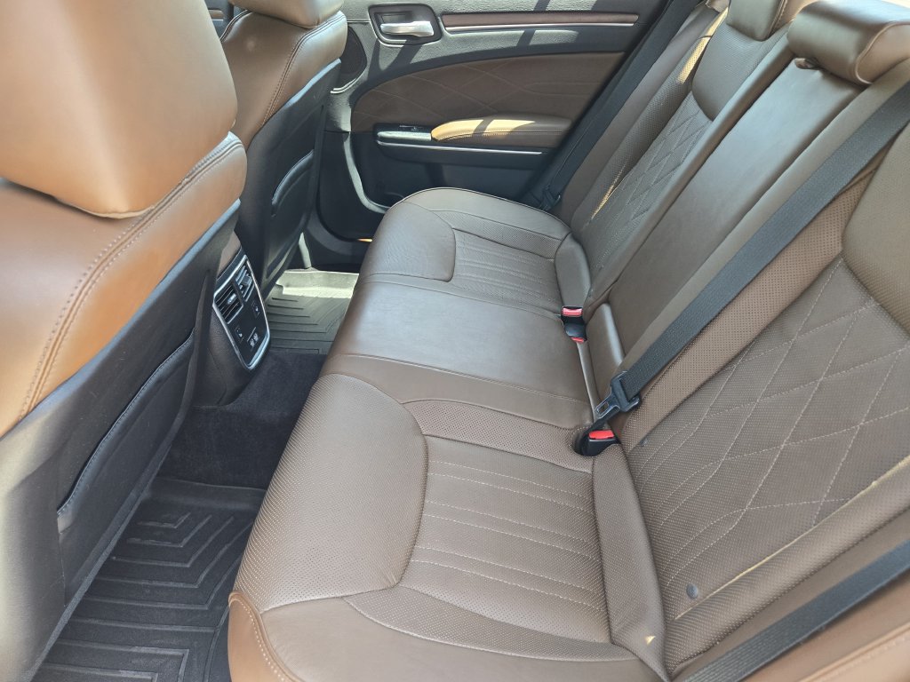 Used 2018 Chrysler 300 C w/ Sun, Sound & Nav Package RWD image 28