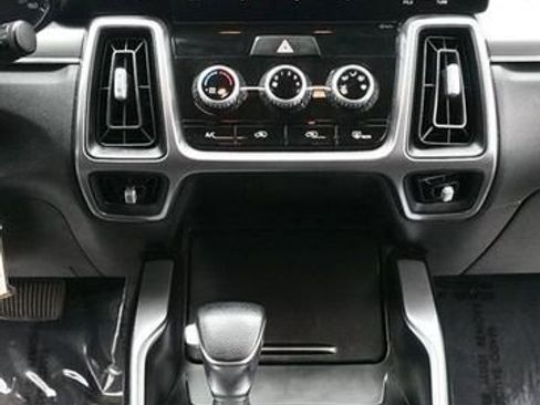 Used 2023 Kia Sorento LX image 23