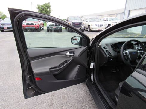 Used 2014 Ford Focus SE FWD image 12