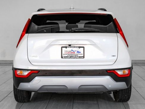 Used 2024 Kia Niro EX FWD image 7