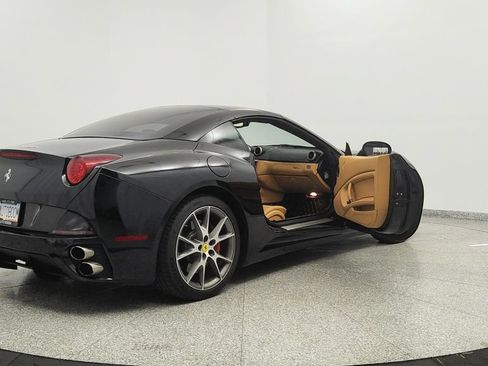Used 2012 Ferrari California RWD image 11