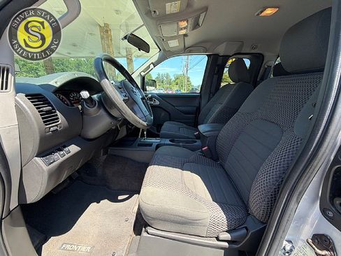 Used 2015 Nissan Frontier SV AWD/4WD image 11