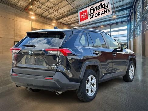 Used 2019 Toyota RAV4 LE w/ Carpet Mat Package image 4