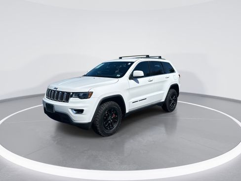 Used 2018 Jeep Grand Cherokee Laredo AWD/4WD image 5