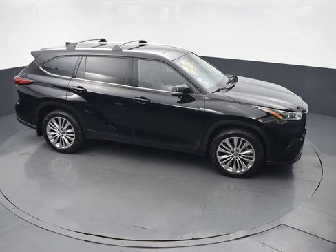 Used 2023 Toyota Highlander Platinum FWD image 52