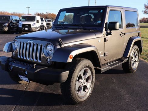 Used 2017 Jeep Wrangler Sahara image 8