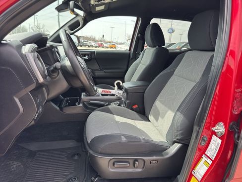 Used 2023 Toyota Tacoma TRD Off-Road image 4