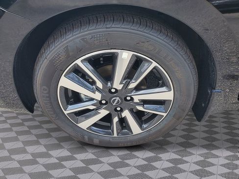 New 2025 Nissan Versa SV w/ Trunk Package FWD image 9