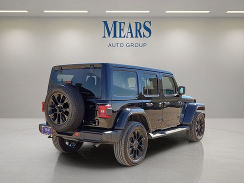 Used 2025 Jeep Wrangler Sahara 4xe image 5