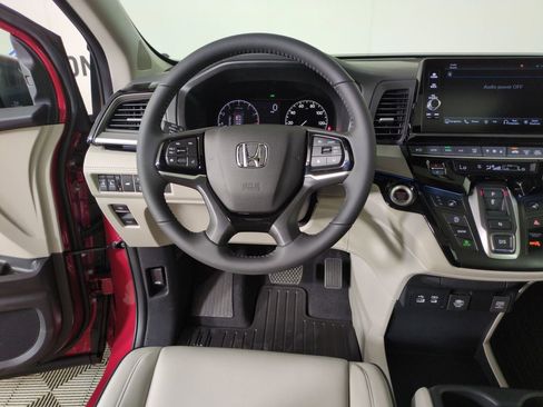New 2026 Honda Odyssey Touring image 13