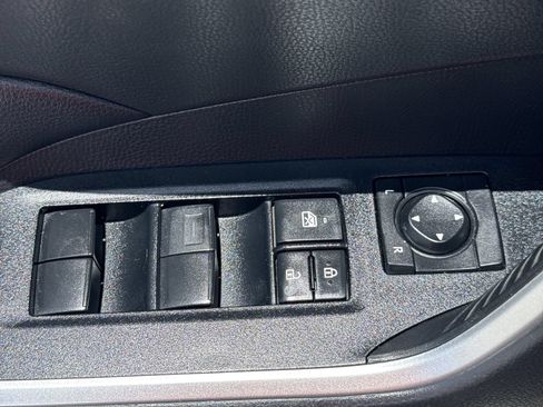 Certified 2021 Toyota RAV4 XLE FWD image 15