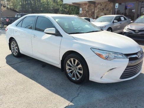 Used 2017 Toyota Camry XLE FWD image 7