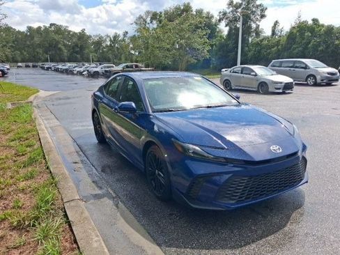 Used 2026 Toyota Camry SE FWD image 9