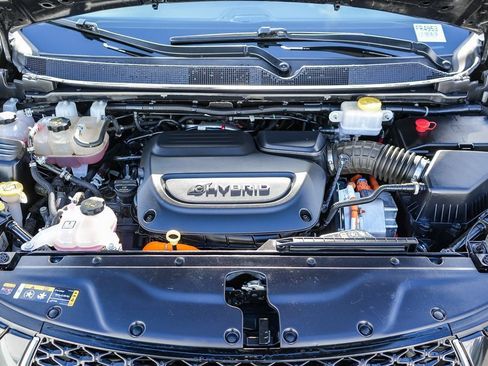 Certified 2024 Chrysler Pacifica Select image 28