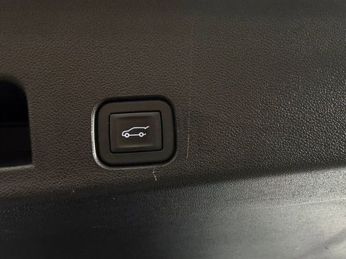 Used 2025 GMC Acadia Elevation image 30