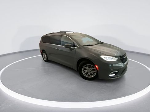 Used 2022 Chrysler Pacifica Touring-L FWD image 6