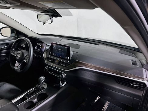 Used 2025 Nissan Altima 2.5 SV FWD image 25