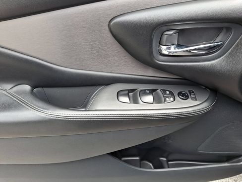 Used 2023 Nissan Murano SV AWD/4WD image 14