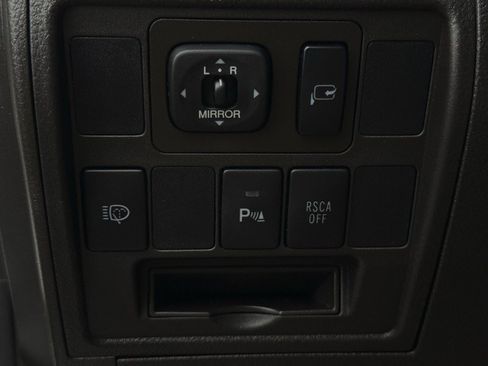 Used 2011 Toyota Land Cruiser image 19