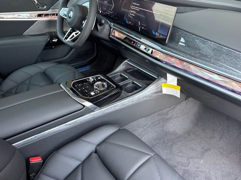 New 2025 BMW 740i image 27