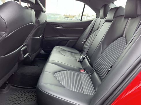 Used 2021 Toyota Camry SE image 12