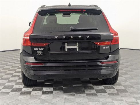 Used 2022 Volvo XC60 B5 Momentum image 6