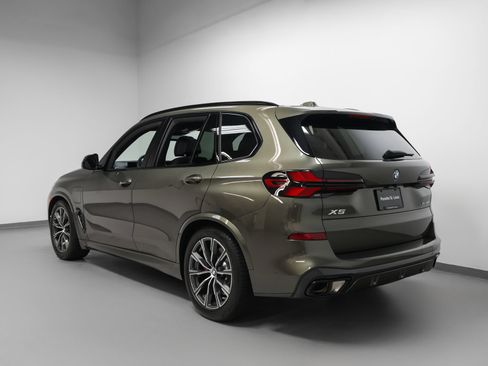 Used 2026 BMW X5 xDrive50e w/ M Sport Package AWD/4WD image 3