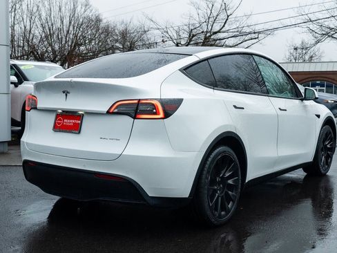 Used 2021 Tesla Model Y Long Range image 6