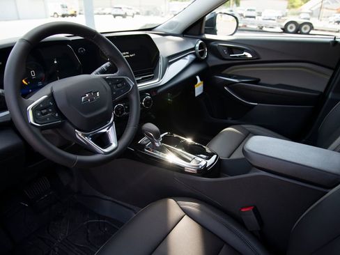 New 2026 Chevrolet Trax ACTIV w/ Sunroof Package FWD image 10