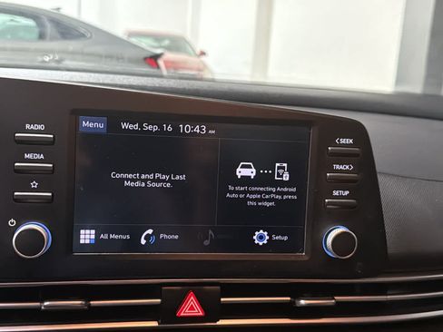 Used 2023 Hyundai Elantra SE FWD image 15