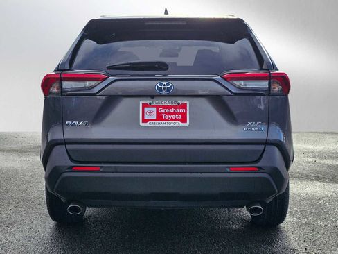 Used 2023 Toyota RAV4 XLE Premium image 5
