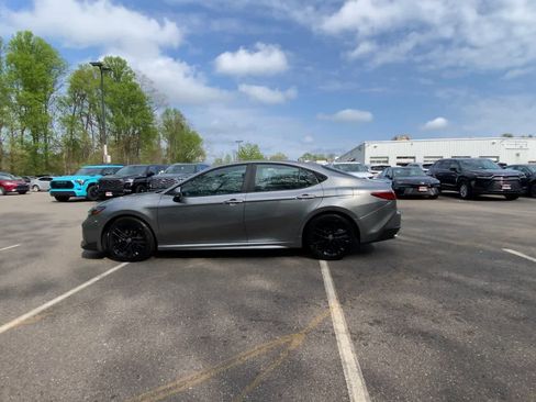 Used 2025 Toyota Camry SE FWD image 11