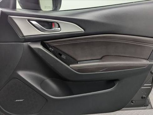 Used 2018 MAZDA MAZDA3 Touring FWD image 23