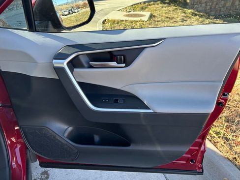 Used 2025 Toyota RAV4 XLE w/ Convenience Package image 25