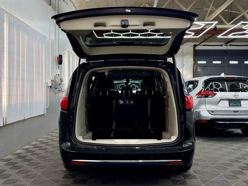 Used 2017 Chrysler Pacifica Touring-L w/ Tire & Wheel Group image 12