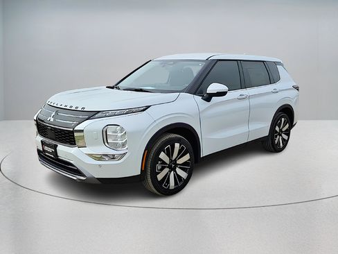 New 2026 Mitsubishi Outlander SE AWD/4WD image 2