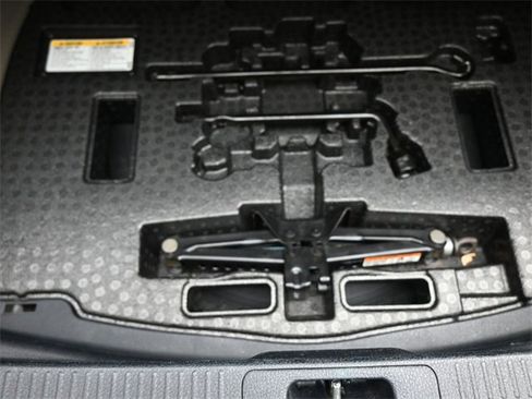 Used 2022 Toyota Camry SE image 16