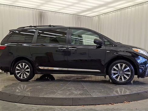 Certified 2020 Toyota Sienna XLE image 6