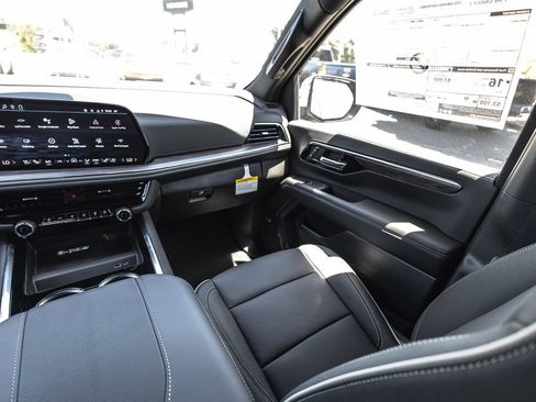 New 2026 Chevrolet Suburban Premier w/ LPO, Illumination Package AWD/4WD image 23