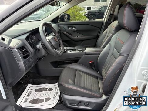 Used 2025 Nissan Rogue SV AWD/4WD image 11