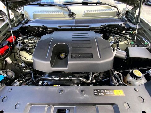 Used 2024 Land Rover Defender 110 S image 28